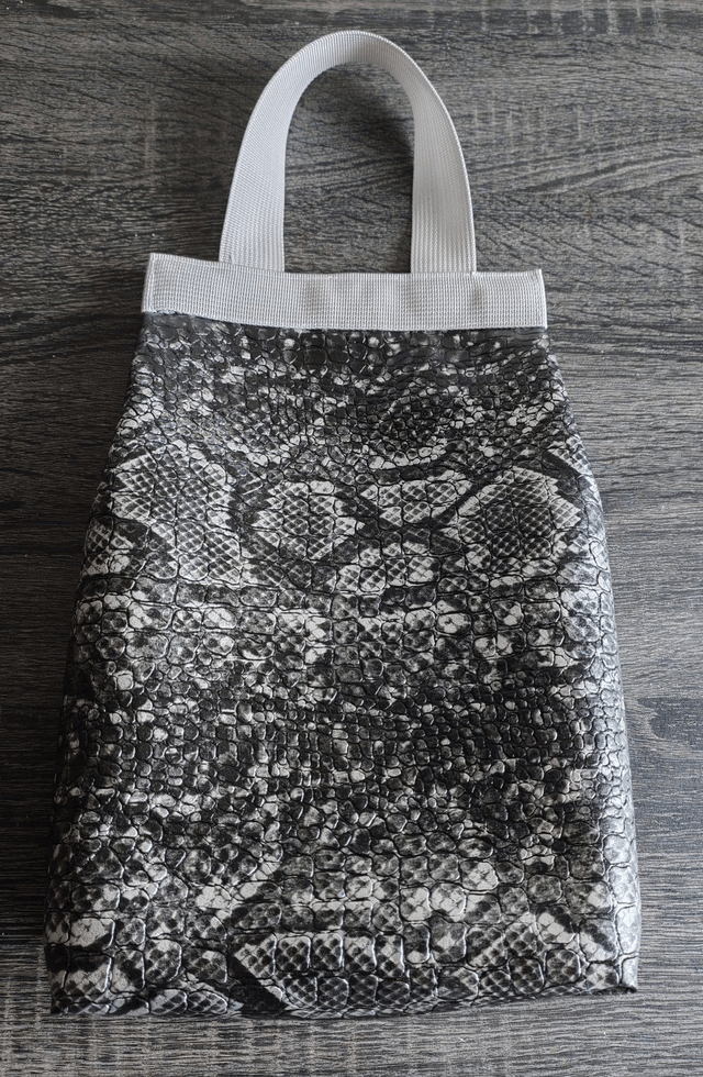 Trousse à toilette verticale